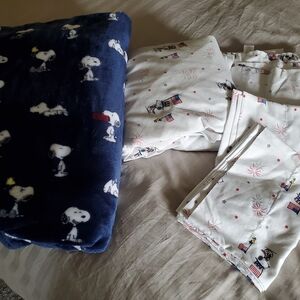 Peanuts Snoopy Fleece Blanket And Full Size Sheet Set - Navy and White
